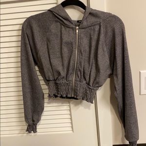 Grey cropped zip up jacket, scrunching detail!